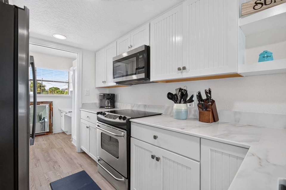 Between the Tides - Miramar Beach - Kitchen