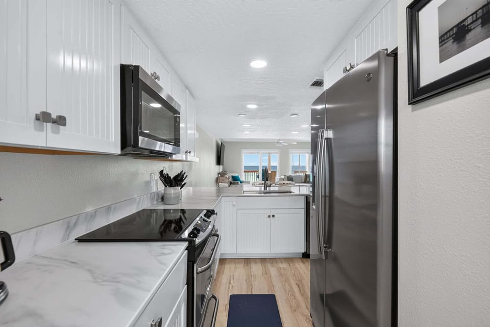 Between the Tides - Miramar Beach - Kitchen