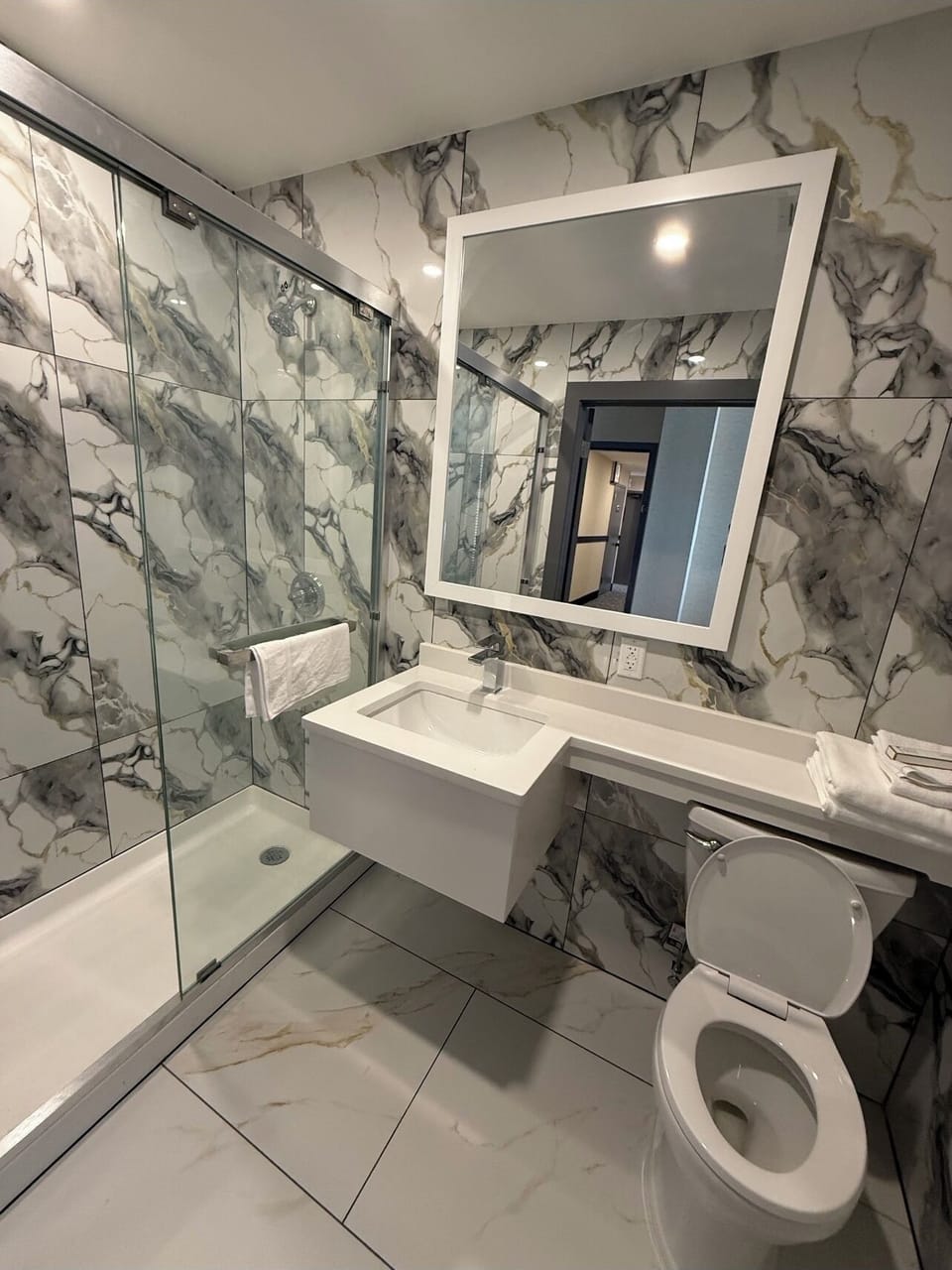Superior Single Room, Balcony | Bathroom | Shower, hair dryer, towels, soap