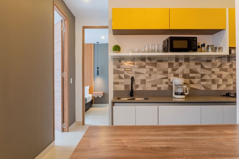 Deluxe Apartment, Balcony, Beach View | Interior