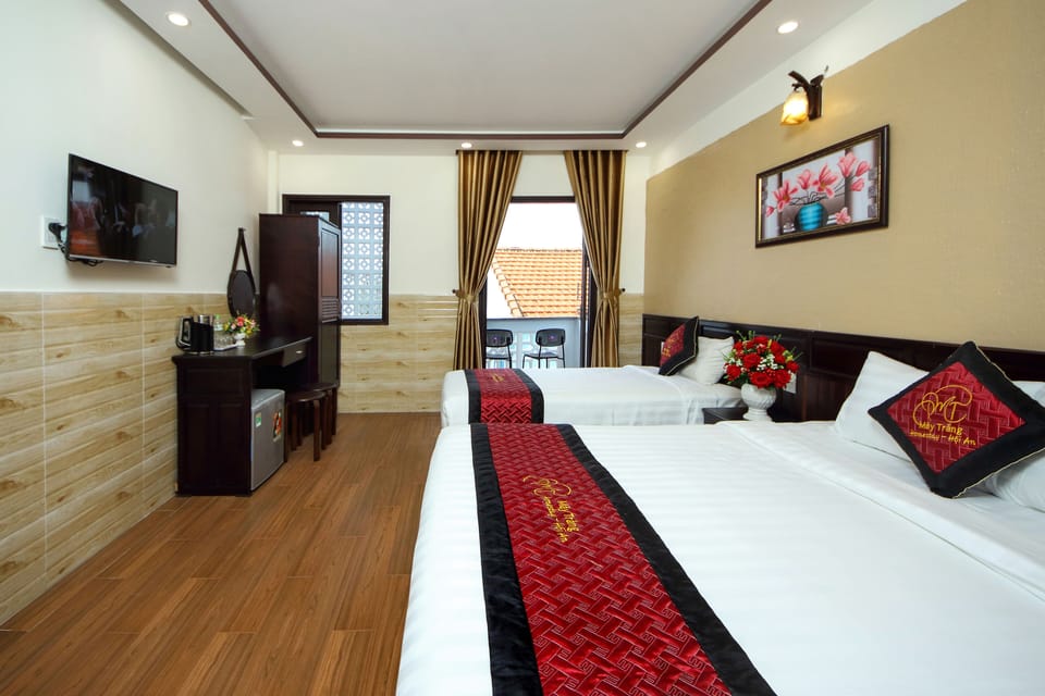 Hypo-allergenic bedding, minibar, in-room safe, individually furnished