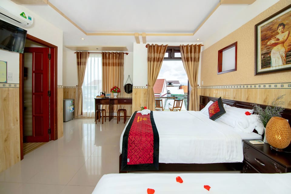 Panoramic Triple Room | Hypo-allergenic bedding, minibar, in-room safe, individually furnished