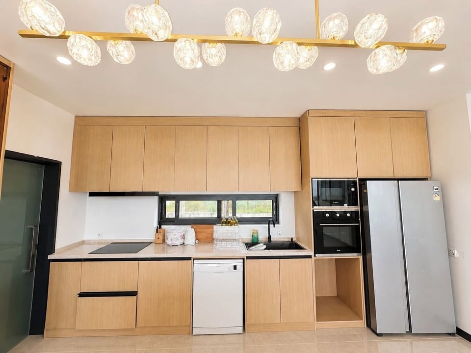 House, 6 Bedrooms, Ocean View | Private kitchen | Full-size fridge, microwave, stovetop, dishwasher