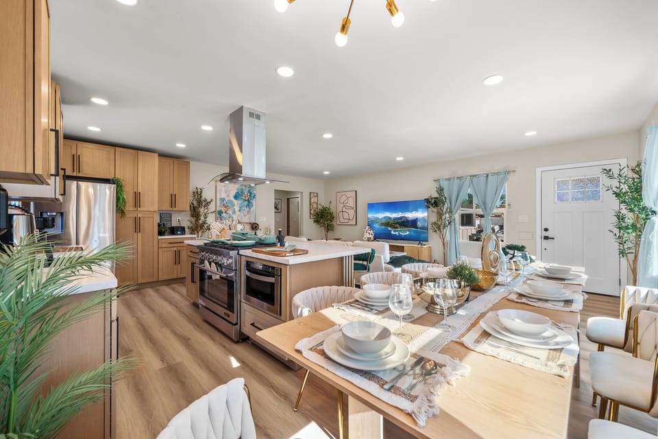 The open dining area connects seamlessly to the kitchen and living room.