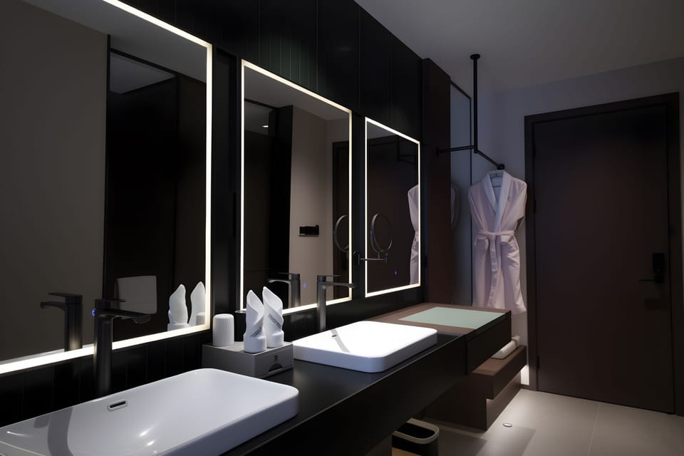 Comfort Room, Hot Tub | Bathroom | Separate tub and shower, hair dryer, towels, shampoo