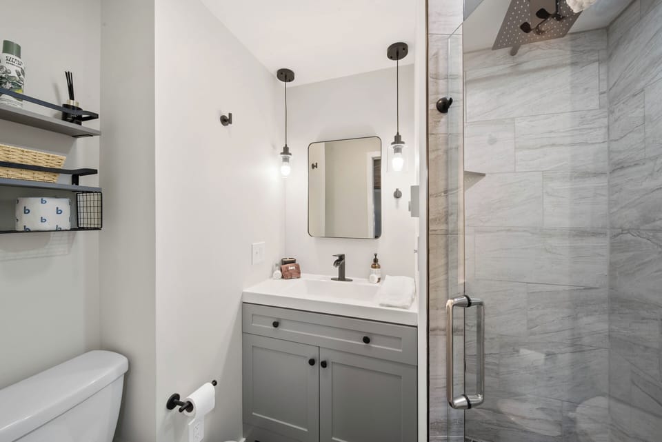 Hallway Bathroom with Tiled Shower