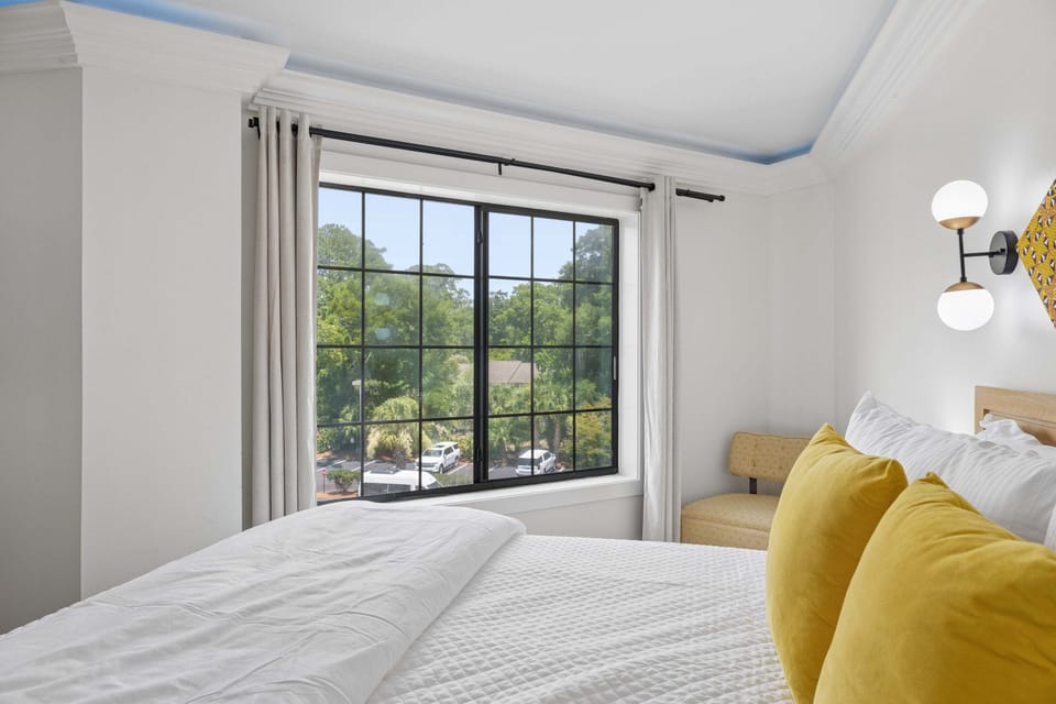 Serene views of the treetops