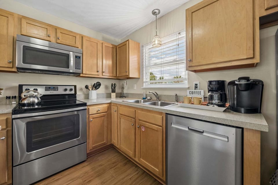 Full kitchen