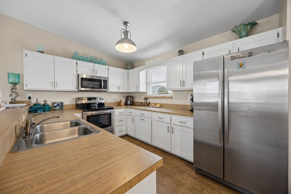 Full kitchen