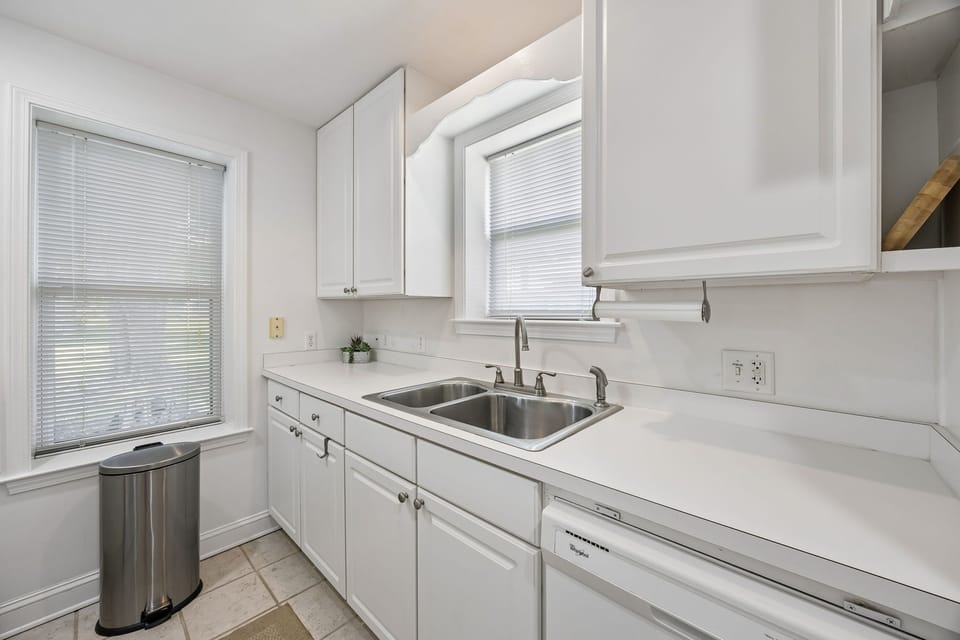 Efficient Galley Kitchen with Breakfast Bar