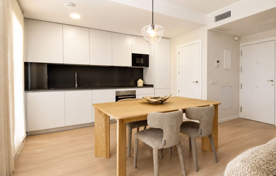 Dining & kitchen area