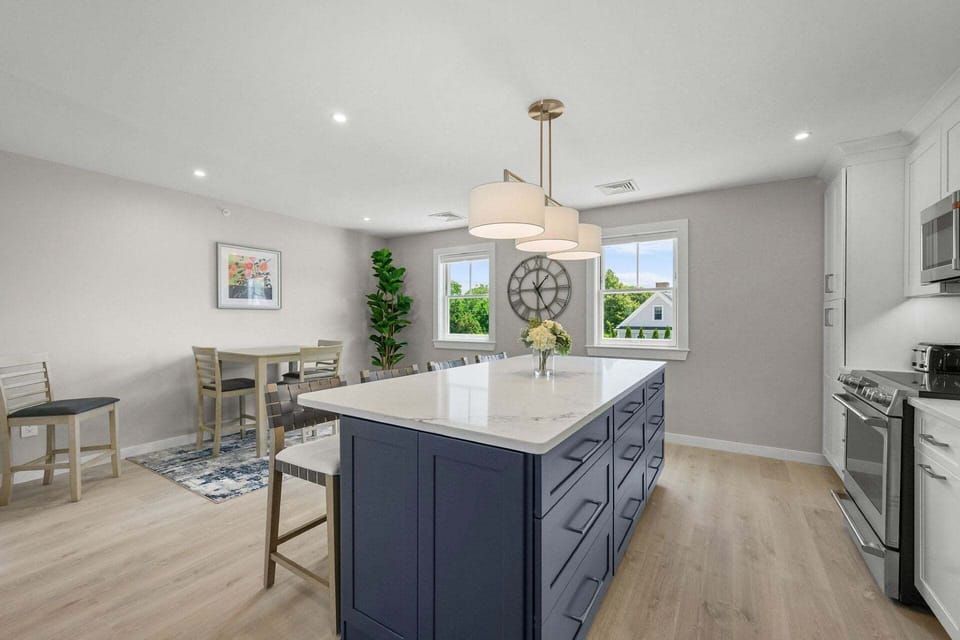 Kitchen island with seating for 4