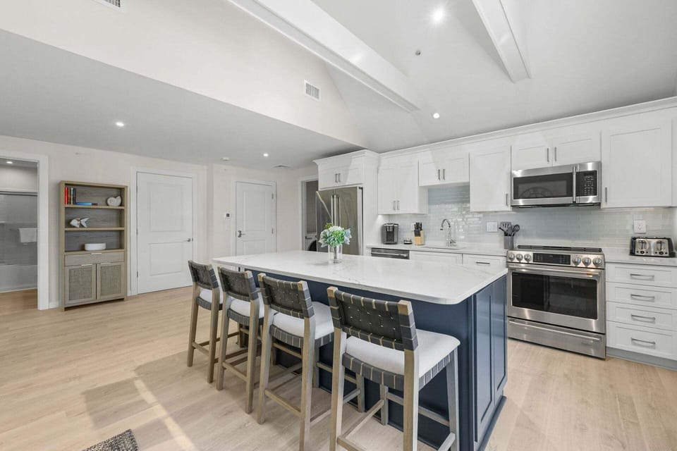Kitchen island with seating for 4