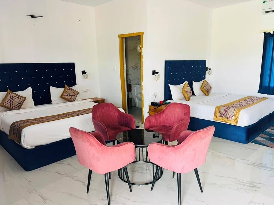 Premium bedding, desk, WiFi (free), bed sheets