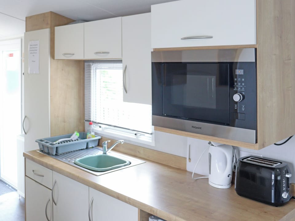 Kitchen area | Sea Breeze, Saundersfoot