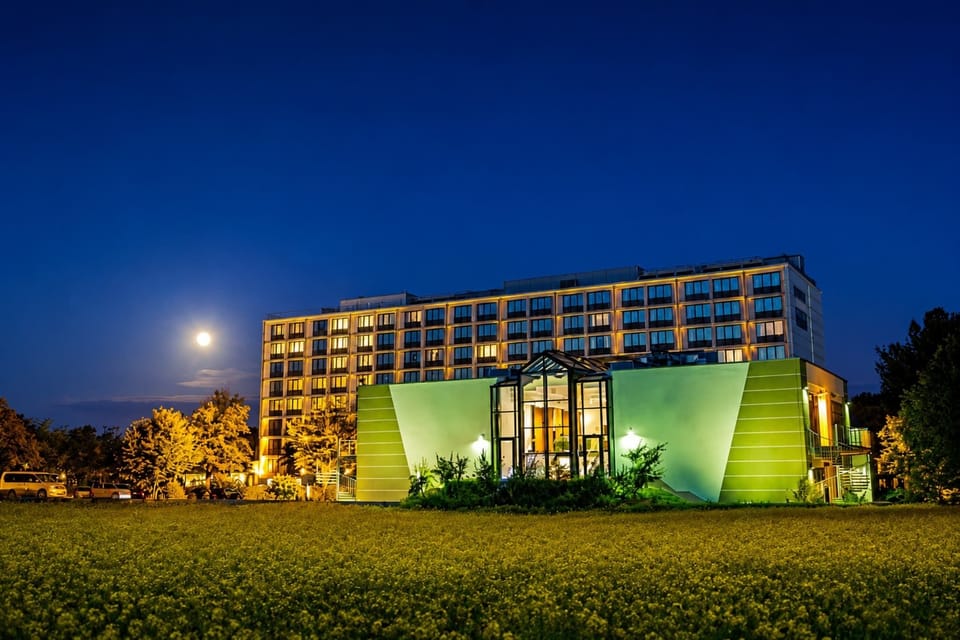 Hotel Exterior [summer]