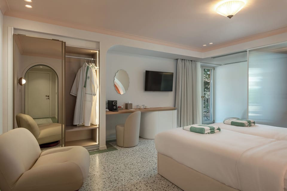 Junior Suite, Balcony, Pool View | In-room safe, blackout drapes, soundproofing