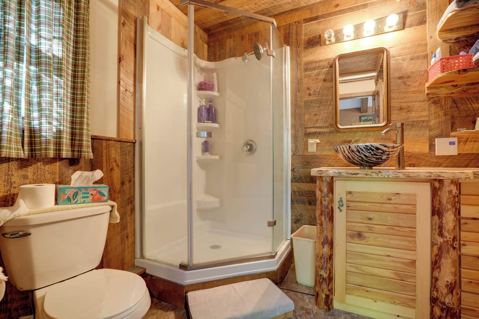 Full Bathroom | 1st Floor