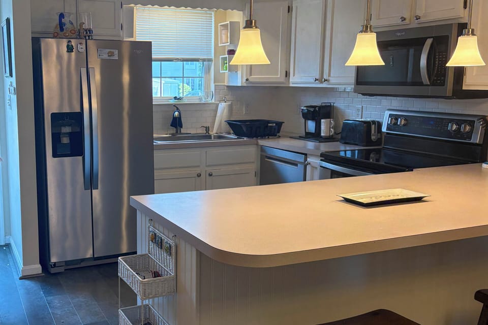 Breakfast Bar | Kitchen | 1st Floor
