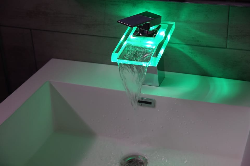 Bathroom sink