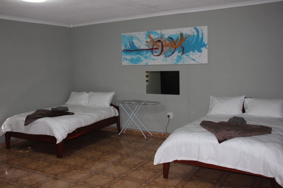 In-room safe, desk, WiFi (free)