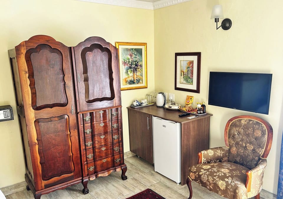 Deluxe Twin Room, Patio, Garden View | Interior