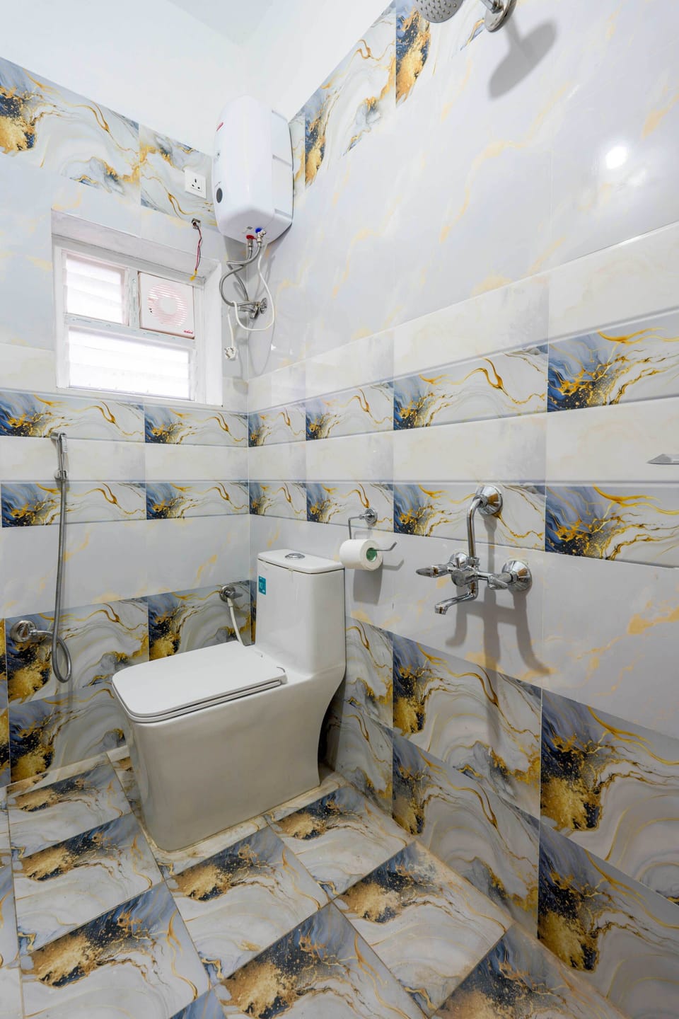 Apartment, Balcony | Bathroom | Shower, towels, soap, shampoo