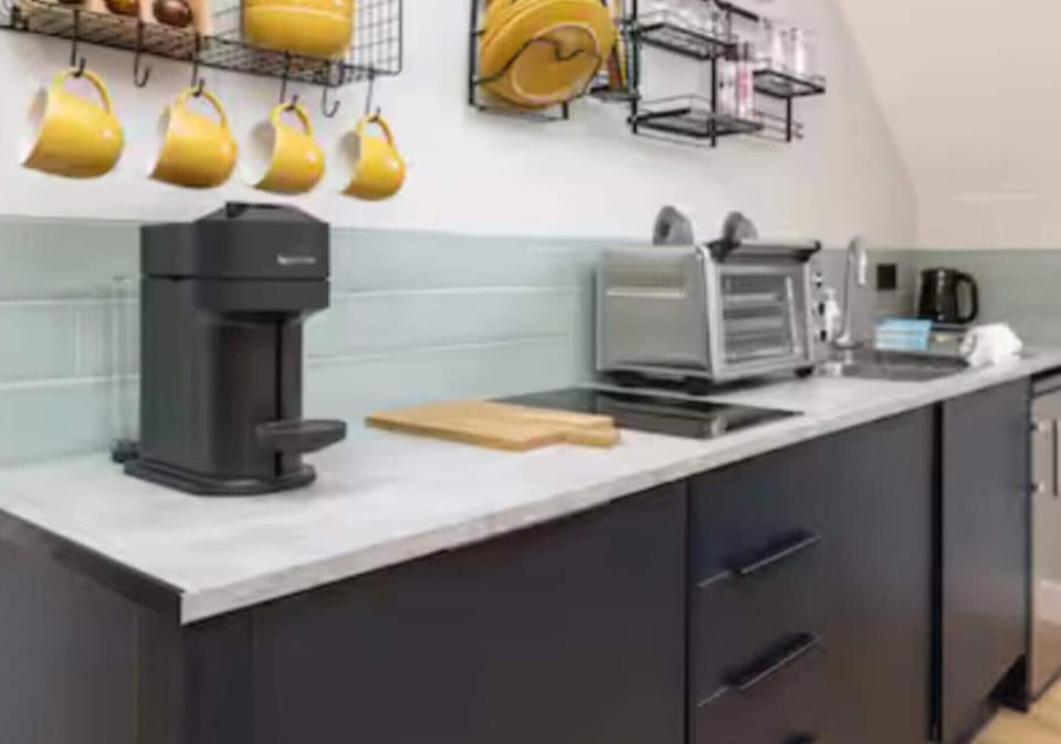 Fridge, stovetop, dishwasher, electric kettle