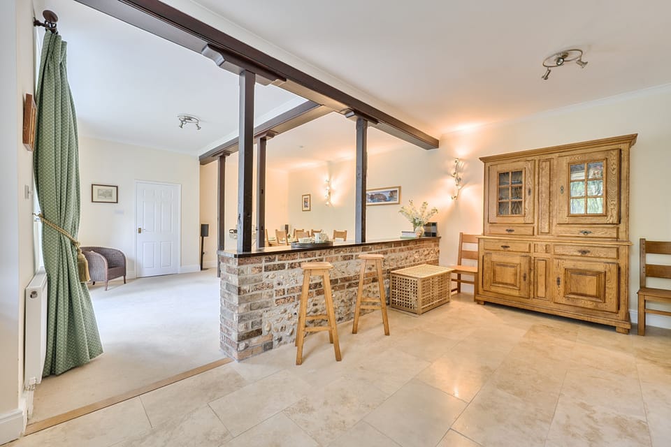 Piddlehinton Coach House: Character features add charm to the kitchen and dining area
