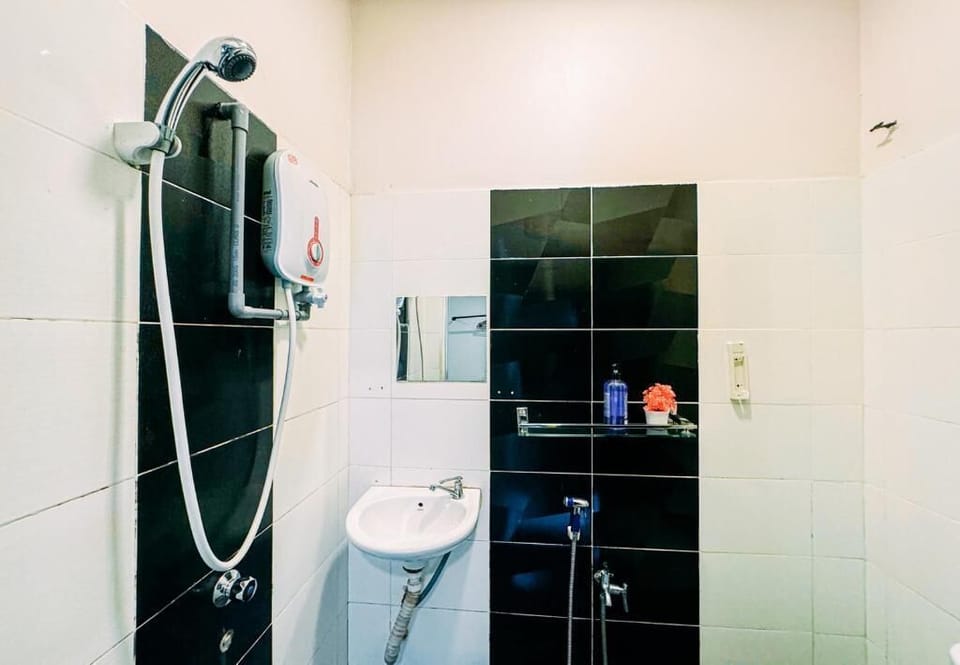 Shower, towels