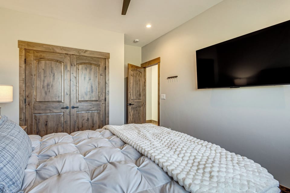 House (5 Bedrooms) | Interior