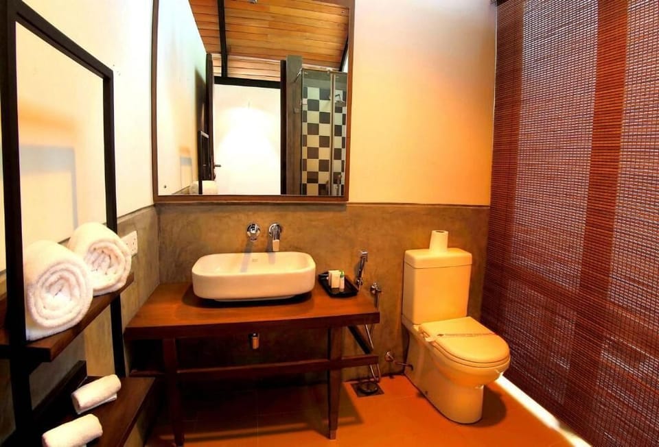 Premium Room, Balcony, Lake View | Bathroom | Shower, hair dryer, towels, soap