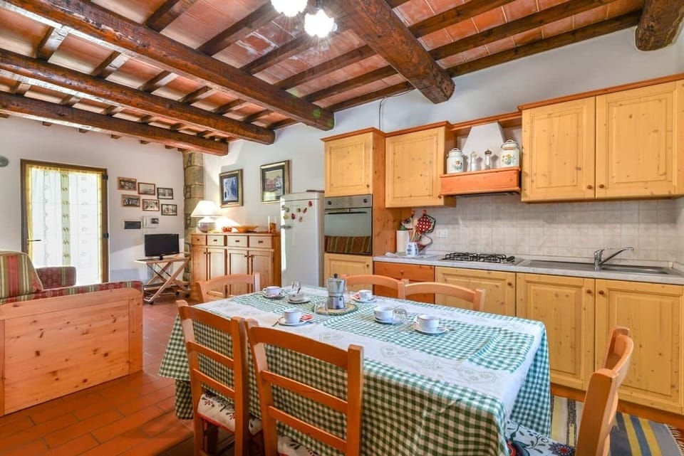 Cerchi un break low cost? Castel del Piano offre piscina, parcheggio e self check-in. Non lontano dalla Val d'Orcia, San Filippo, Saturnia e Monte Amiata. Vicino alle piste da neve, goditi il massimo risparmio senza rinunciare ai comfort essenziali