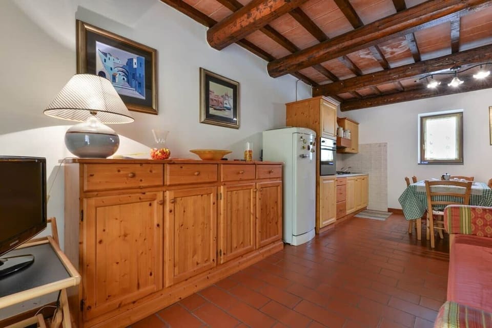 Soggiorni di lavoro ideali con Superhost: parcheggio privato, piscina e self check-in. Non lontano dalla Val d'Orcia, San Filippo, Saturnia e Monte Amiata. Silenzio e Wi-Fi a Castel del Piano, a pochi minuti dalle piste da neve. Comodità garantita.