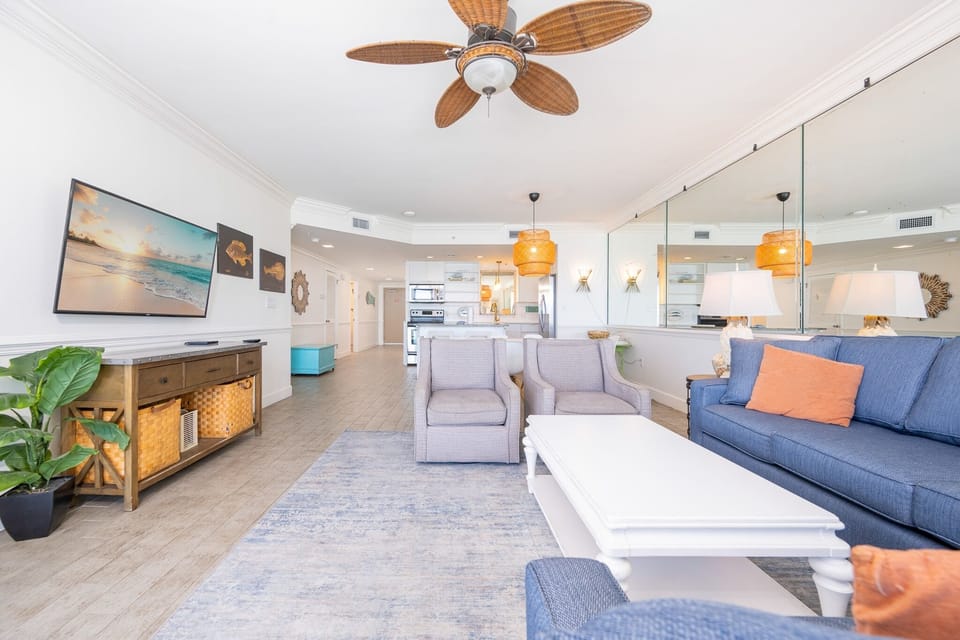 Condo, 3 Bedrooms | Living area