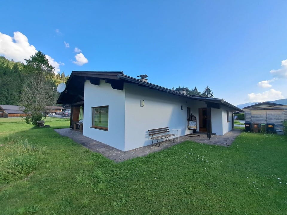Building, Grass, House, Roof, Home, Cottage, Architecture, Residential Area, Rural Area, Land Lot