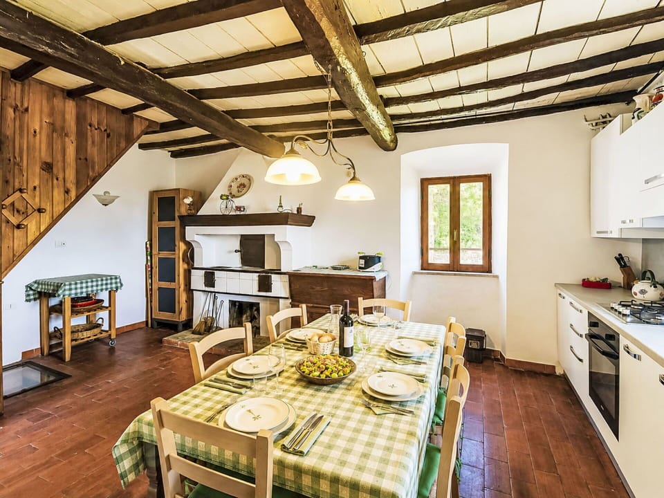 Interior Design, Furniture, Wood, Flooring, Ceiling, Floor, Room, Lighting, Apartment, Table