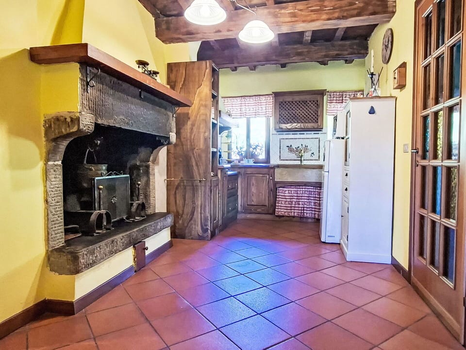 Interior Design, Furniture, Wood, Flooring, Ceiling, Floor, Room, Lighting, Apartment, Table