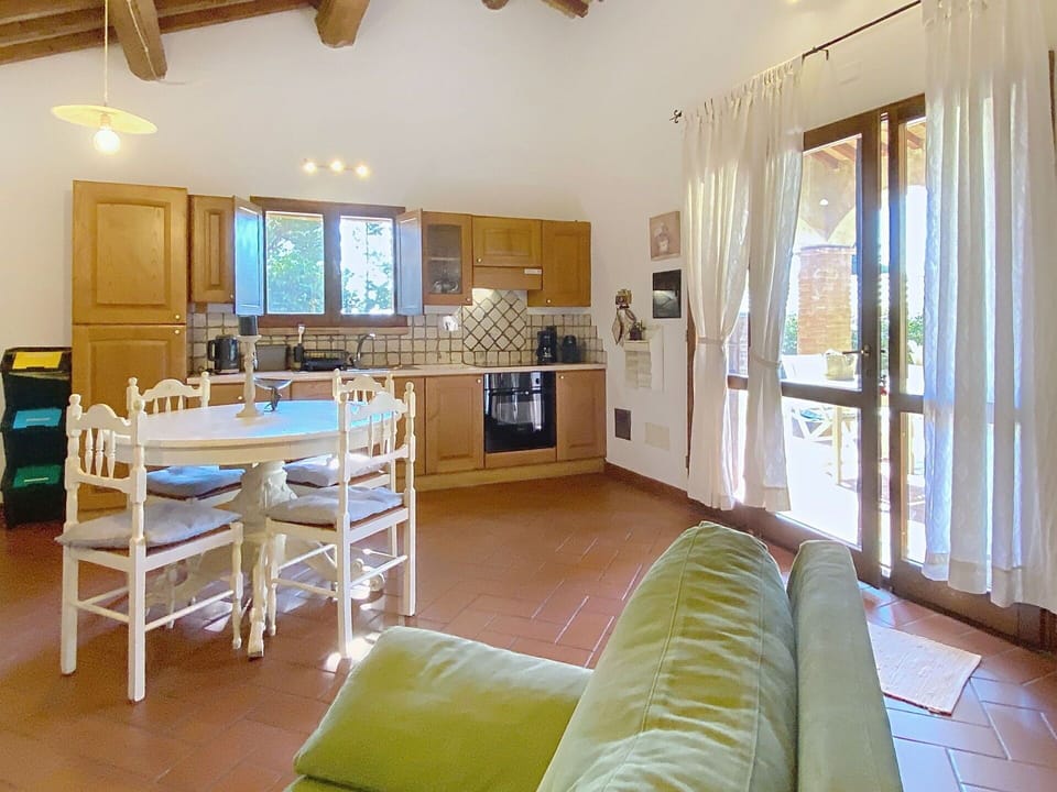 Interior Design, Furniture, Wood, Flooring, Ceiling, Floor, Room, Lighting, Apartment, Table