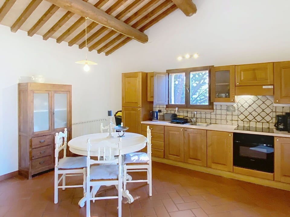 Interior Design, Furniture, Wood, Flooring, Ceiling, Floor, Room, Lighting, Apartment, Table