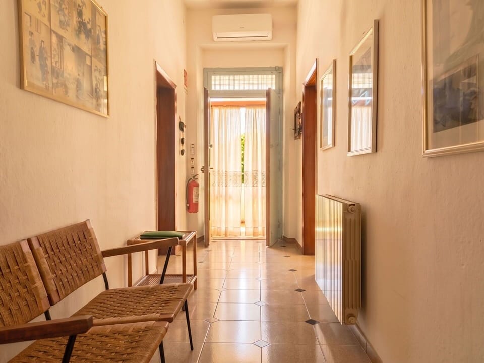 Interior Design, Furniture, Wood, Flooring, Ceiling, Floor, Room, Lighting, Apartment, Table
