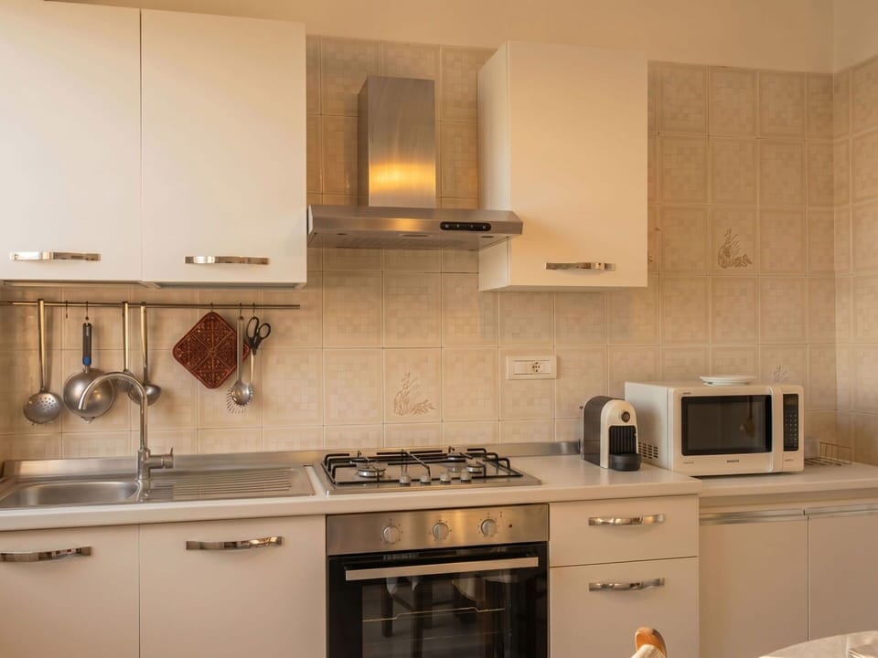 Interior Design, Furniture, Wood, Flooring, Ceiling, Floor, Room, Lighting, Apartment, Table