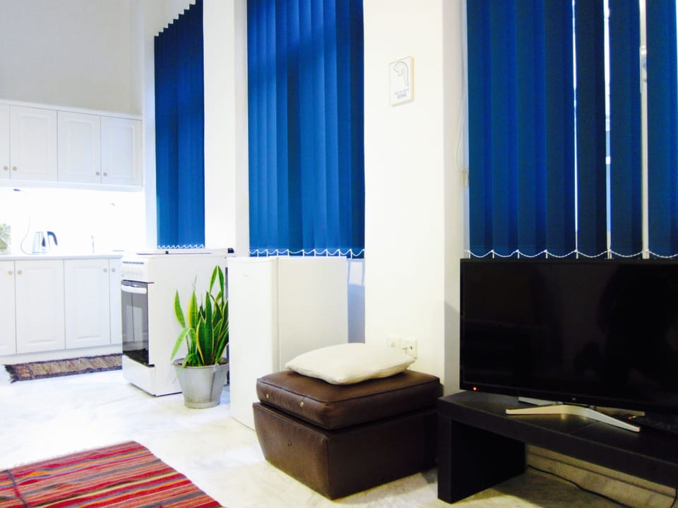 Standard Studio (A) | Living area | Flat-screen TV