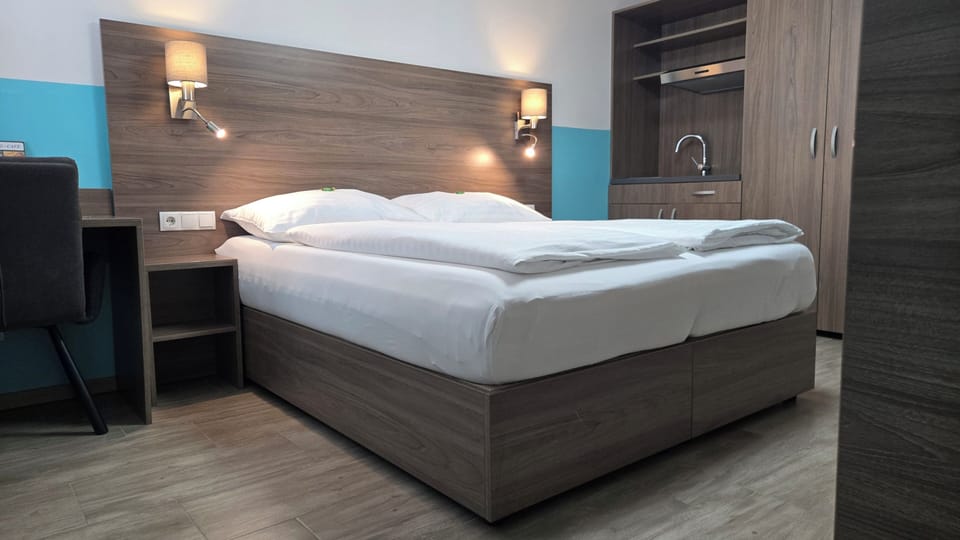 Comfort Triple Room | Desk, laptop workspace, soundproofing, free WiFi