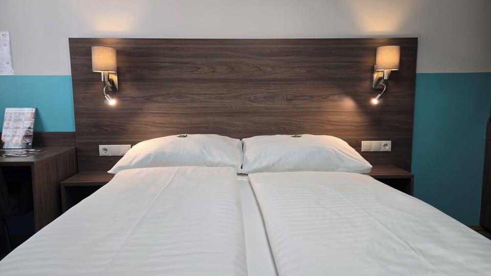 Comfort Triple Room | Desk, laptop workspace, soundproofing, free WiFi