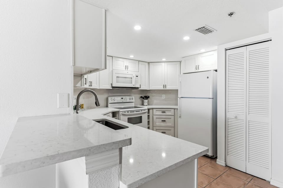 JC Resorts Beach Palms 408 Kitchen Indian Shores-3(2048 Pixels)15