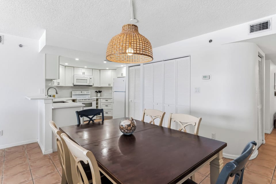 JC Resorts Beach Palms 408 Dining Room Indian Shores-2(2048 Pixels)13