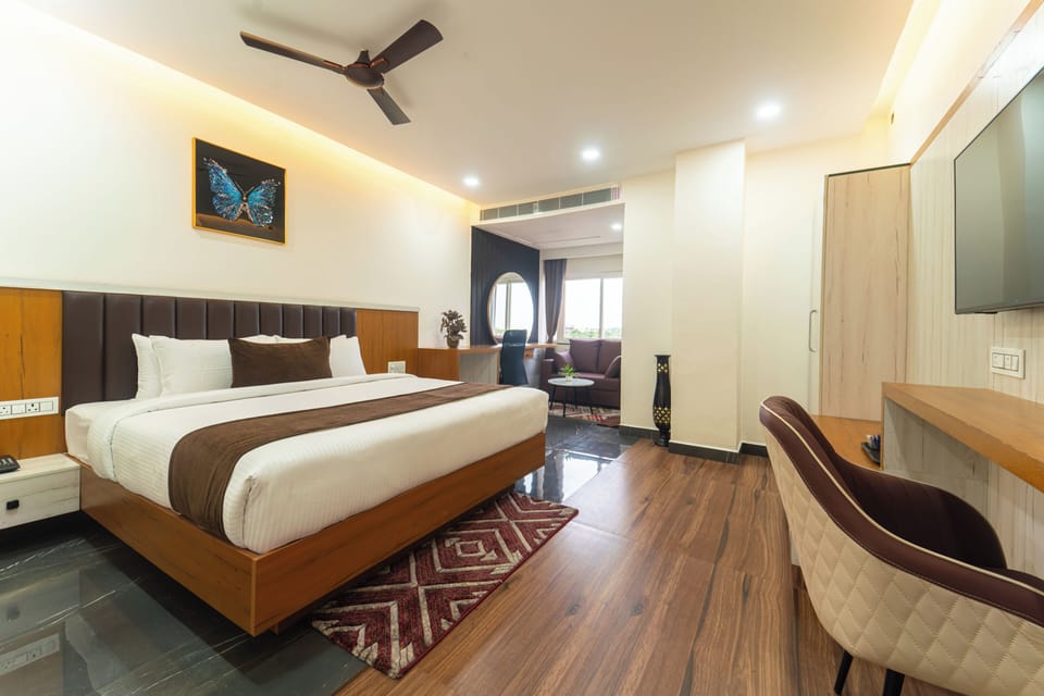 Executive Double Room | Desk, laptop workspace, blackout drapes, iron/ironing board (on request)