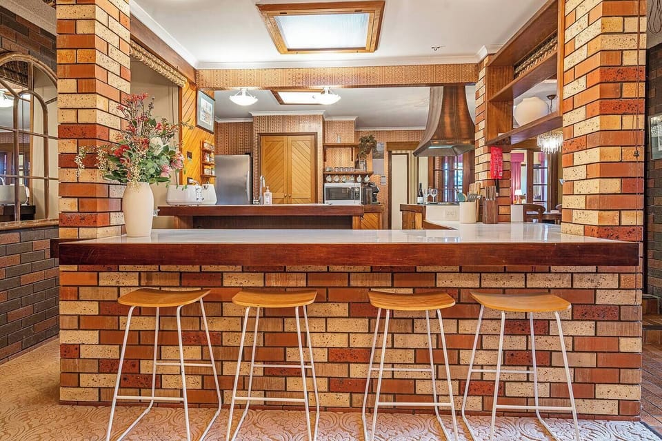 Start your morning at the breakfast bar with fresh coffee and an easy breakfast before heading out to explore the bay.