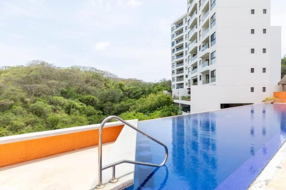 4 outdoor pools